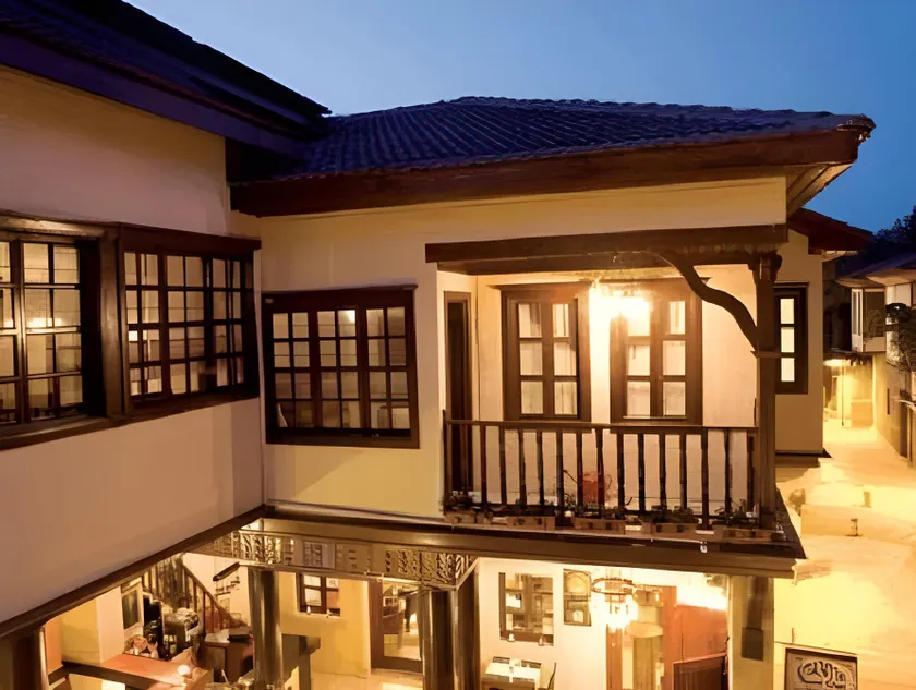 Cicerone Lodge Hotel - Image 1