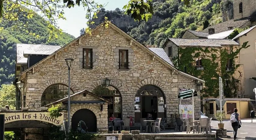 Hôtel-Bar l'Embarcadère - Image 1