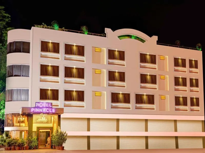 Hotel Pinnacle - Image 1