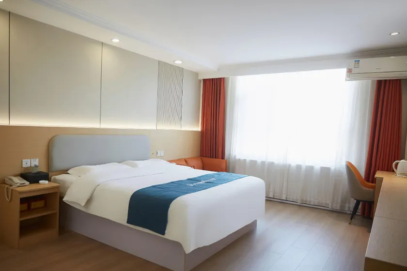Home Inn - Huayi Select Hotel - Handan Quzhou Bus Station - Image 1