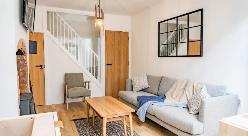 Benyon Street Townhouse - Image 1