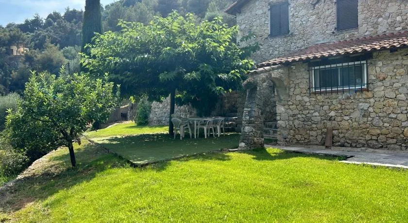 Maison en pierre, 3 chambres à 15 mn du centre de Menton et des plages - Image 1