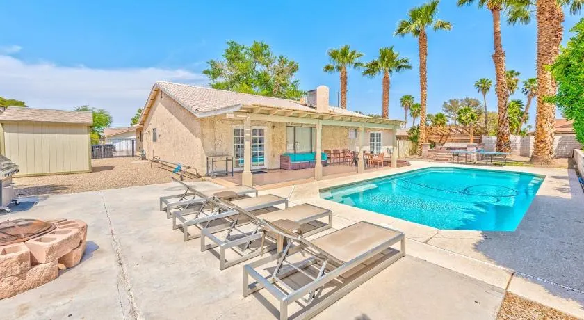 Charming & Stylish home, near golf course! - Image 1