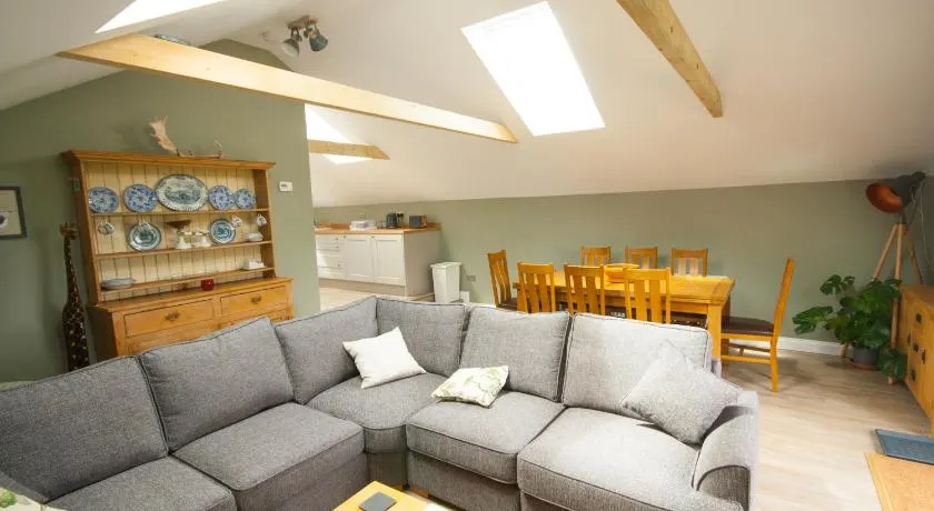 Luxury three bedroom property with hot tub - Image 1