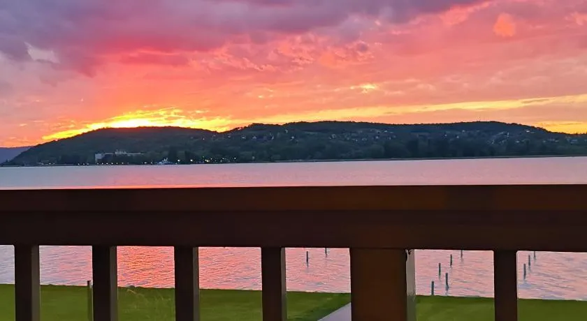 Vízparti luxus apartman Szántód - Image 1
