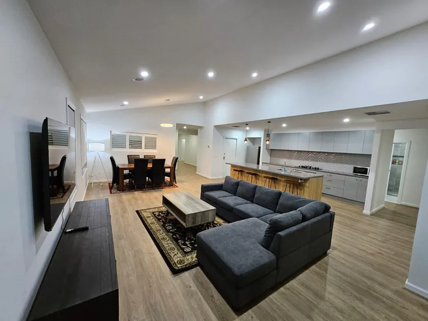 E 4 Room Retreat Family Friendly - Image 1