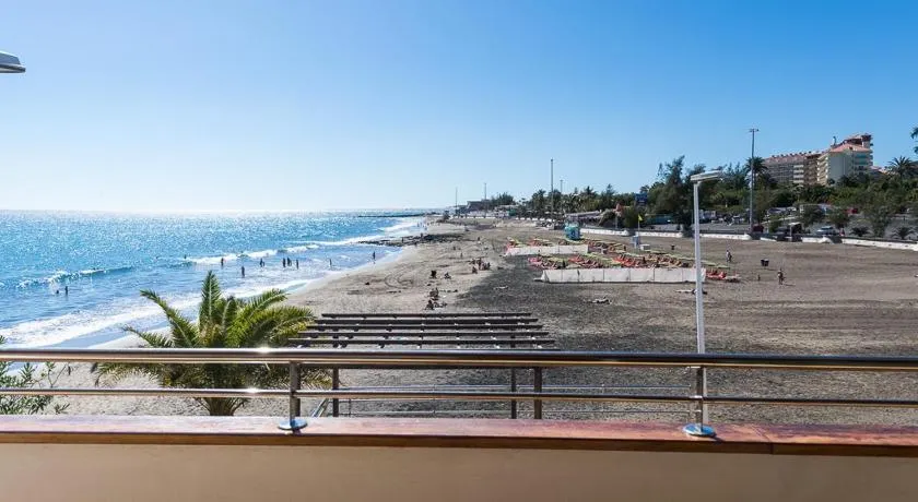 Maison \"Chalet en la playa San Agustin\" proche plage avec vue sur mer, balcon, A/C et Wi-Fi - Image 1