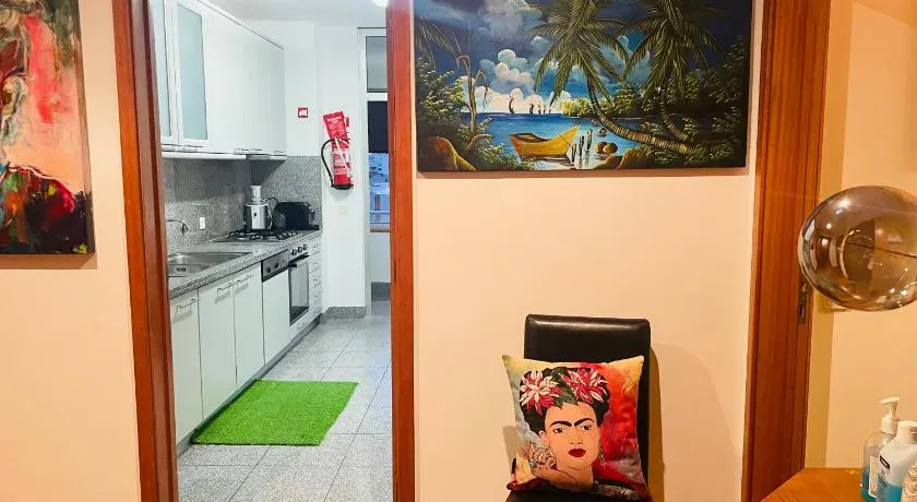 Free Wave Rooms - Image 1