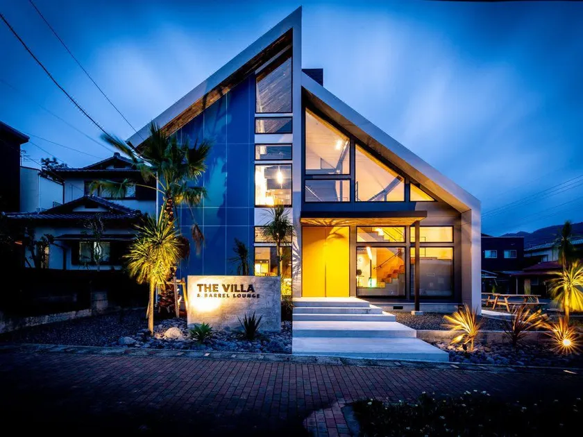 The Villa & Barrel Lounge - Image 1