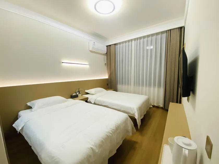 Wenchen Hotel - Image 1