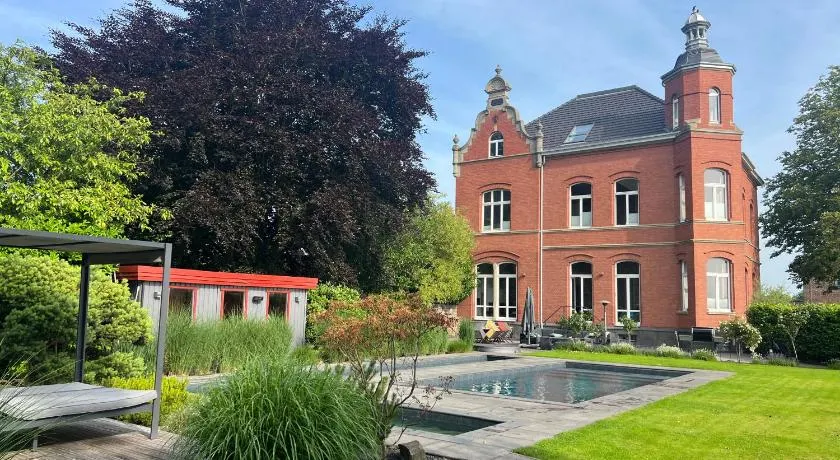 Herrenhaus mit Pool-Landschaft - Image 1