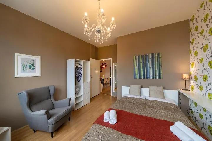 New Town - Apple Apartments - Image 1