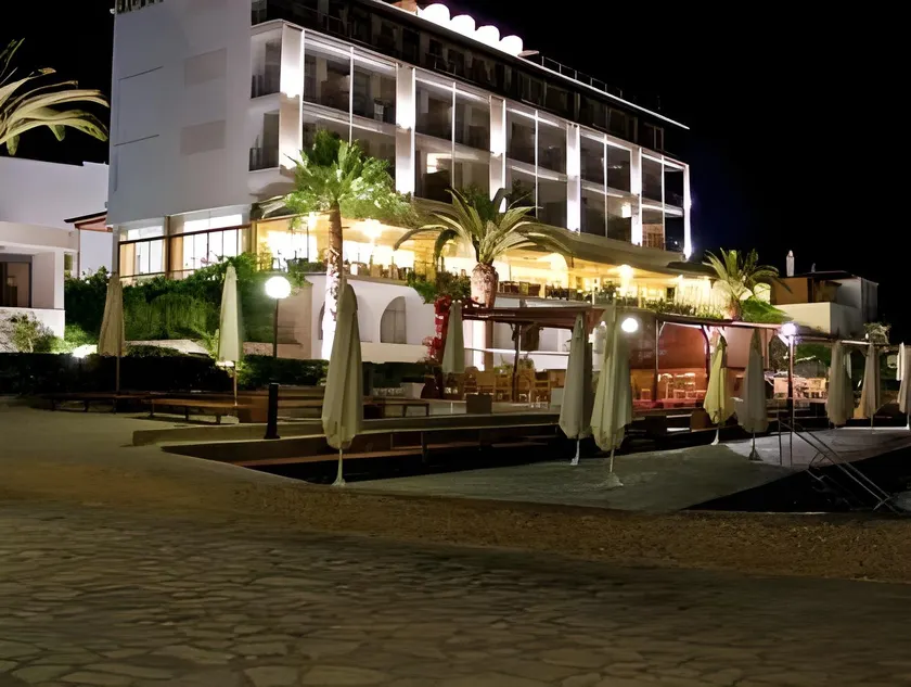 Spetses Hotel - Image 1