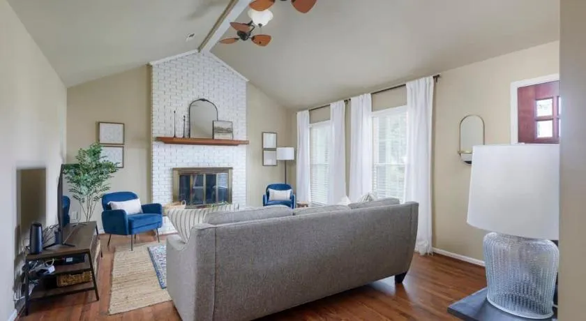 Serene Getaway with Patio in Pineville - Image 1
