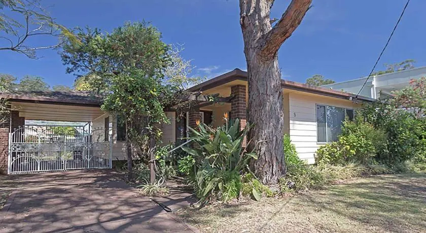 'Evan's Retreat' 5 Sandy Point Road - cottage do outro lado da estrada de Sandy Point Beach - Image 1