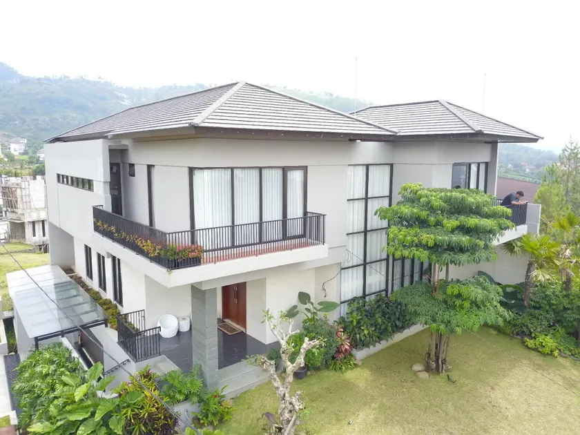 Rumah Jendela Dago Pakar - Bisa disewa u/ Syuting - Image 1