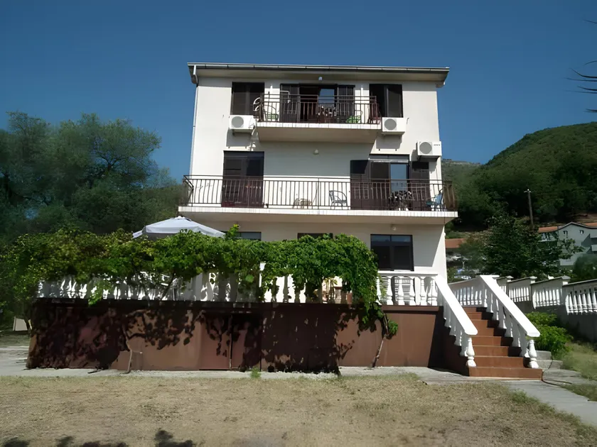 Villa Mia Apartments - Image 1