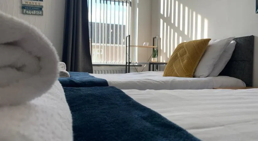 Cheerful - 3 Bed - Serviced Accommodation - In Heart of Northumberland - Sleeps 6 - Image 1