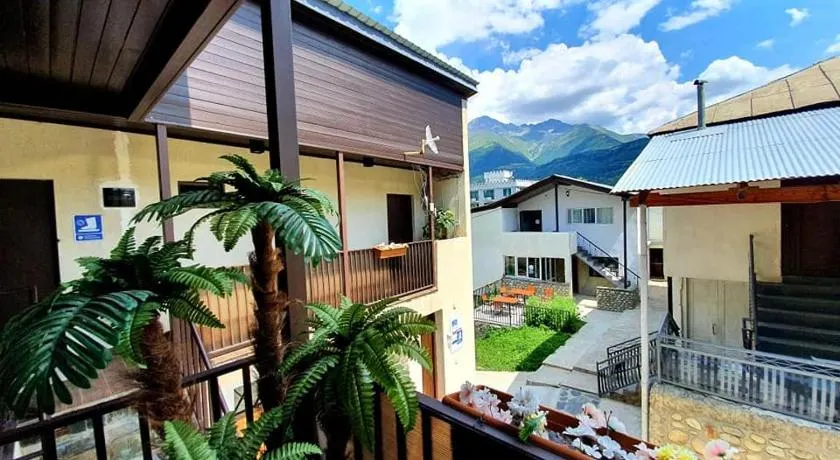 Manoni Ratiani's Guesthouse - Image 1