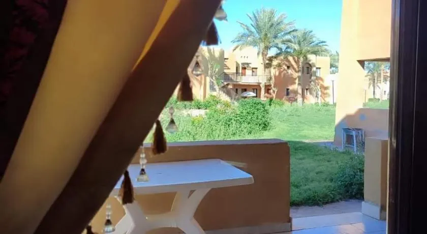 chalet Stella de Mari in Makadi Bey pool view and beach access - Image 1