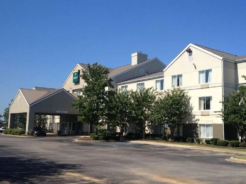 Budgetel Inns & Suites - Image 1