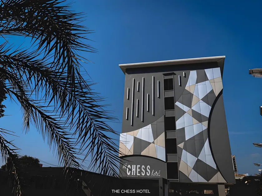 The chess hotel - Image 1