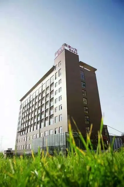 Lakeside Hotel - Image 1