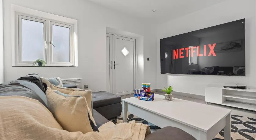 Cinema Studio Room with Spa Facilities For Couples - Image 1