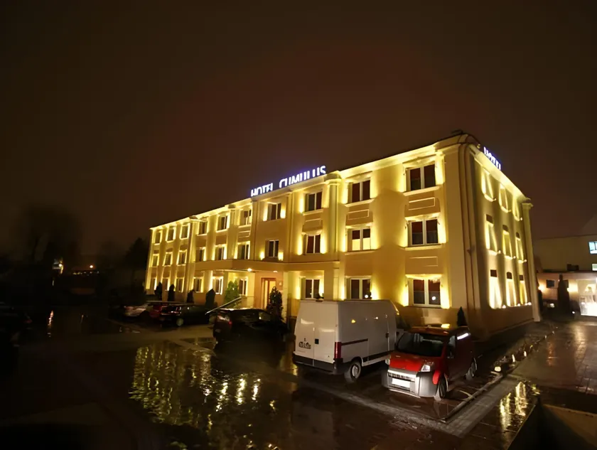 Cumulus Hotel - Image 1