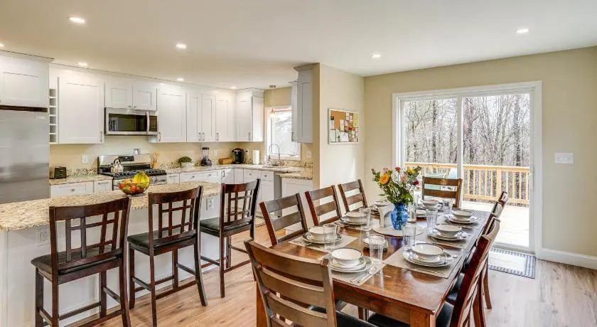 Catskills Winter Getaway w/ Game Room - Image 1