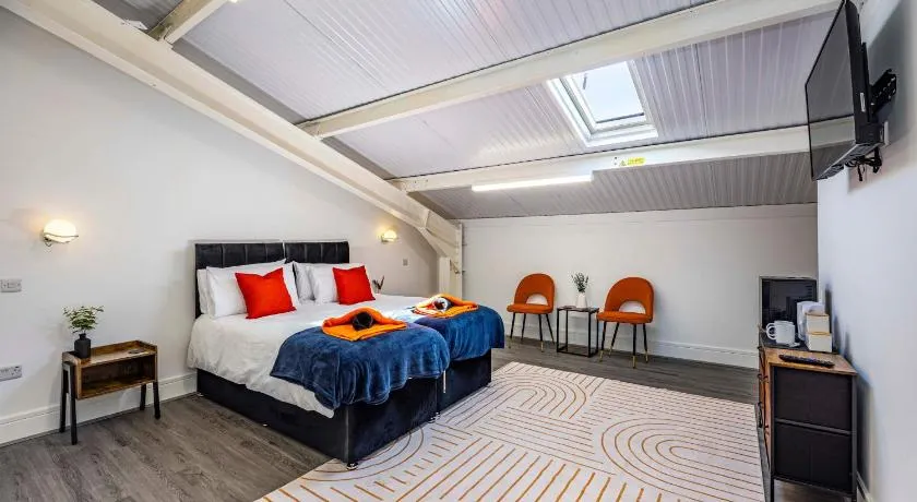 The Smedley Suites - King Beds and AirConditioning - Image 1
