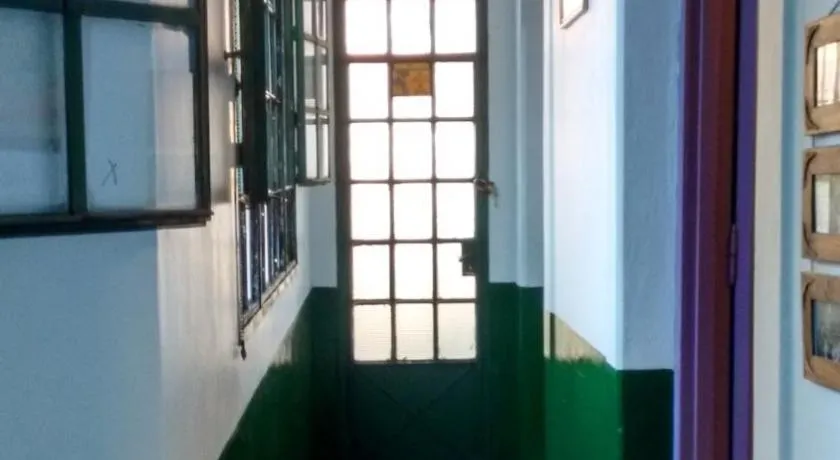 Casa Antigua En San Isidro A Una Cuadra De La Estacion - Image 1