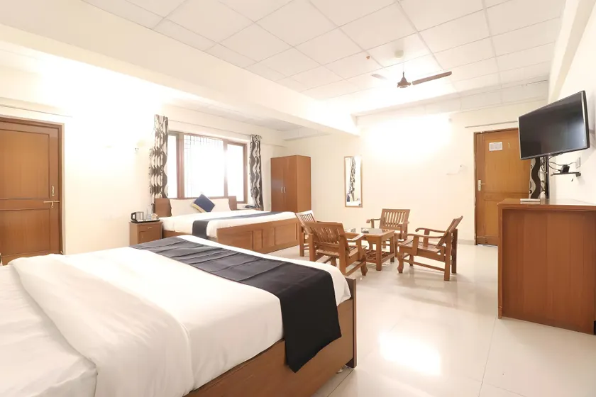 Hotel KRB Paradise ISBT DEHRADUN - Image 1