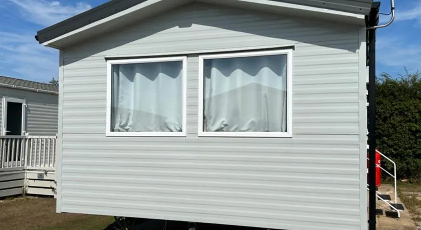 Blosseys Beach House - Image 1