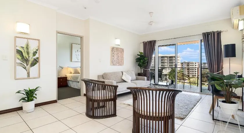 Huge CBD Top Floor Apartment with Breath Taking Views! - Image 1