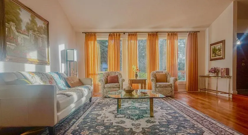 Charming 3-Bedroom House in Lake Forest Park - Image 1