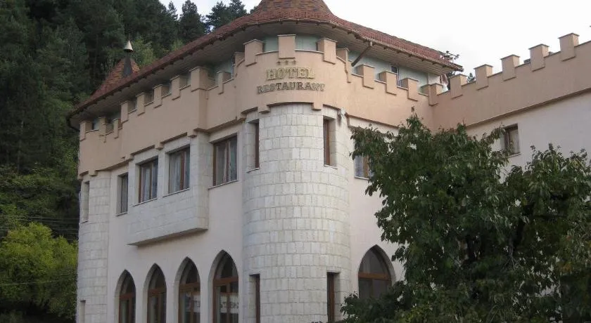 The Castle Hotel - Image 1