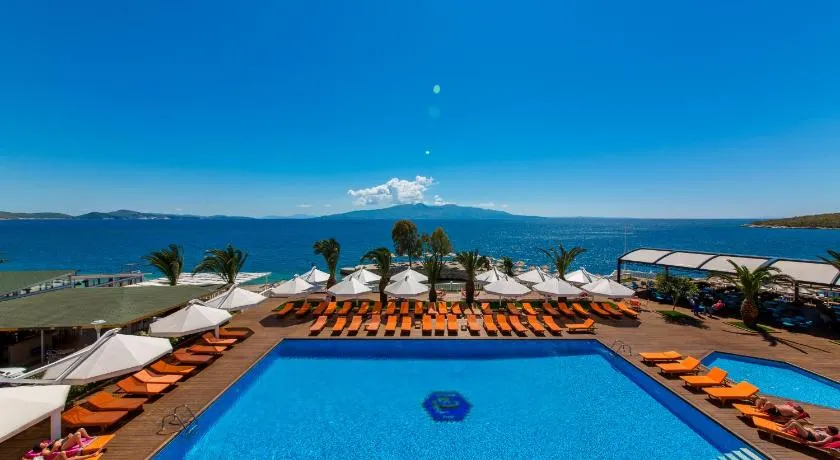 Hotel Saranda Palace - Image 1