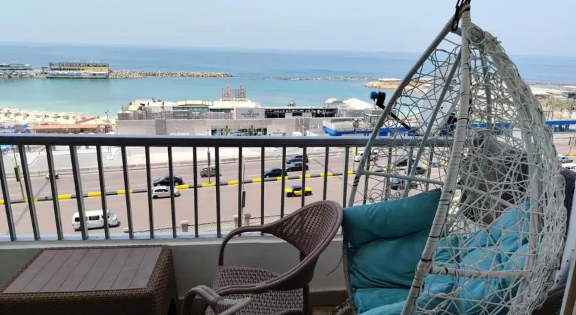 City Square Luxury Apartment on the Sea - Image 1