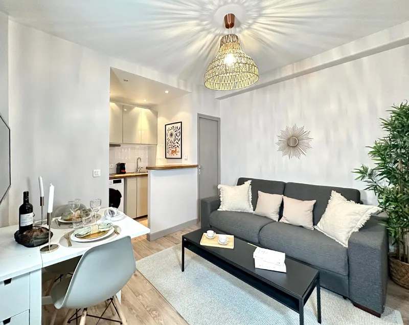 B 2067- Tour Eiffel - Appartement cosy - Image 1