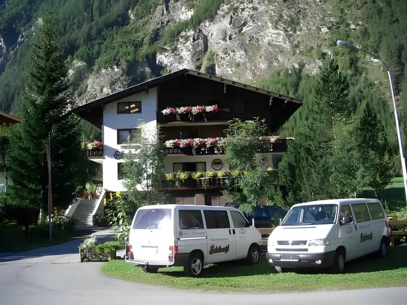 Double room, shower, toilet, balcony - Image 1