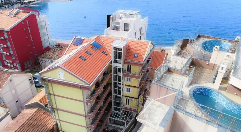 Apartmani Luka - Vila Brzulovic - Image 1