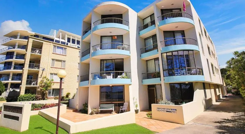 Eastbourne U4 80 Esplanade Golden Beach - Image 1