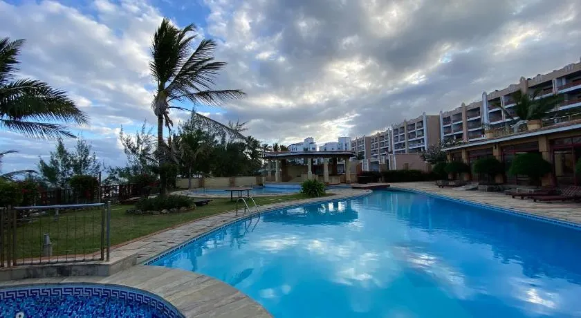 Lux Suites Eden Seafront Apartments - Image 1
