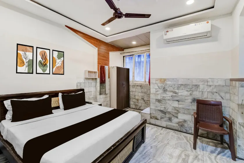 Super Hotel O MG Road Raniganj Formerly Holiday Hotel - Image 1