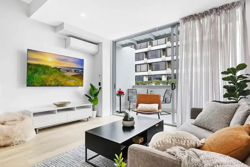 Luxurious 2BR Abode in Superb Location! - Image 1
