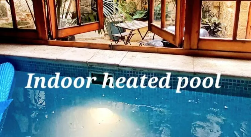 Il Mithna farmhouse with indoor heated jacuzzi pool - Image 1