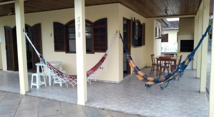 Casa Guaratuba espaçosa e confortável - Image 1