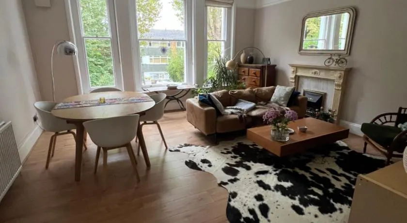 Double room near Blackheath, 17 min from Central London, a stylish period property, with free parking - Image 1