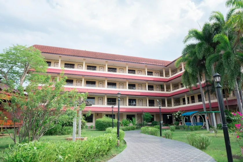 Kohloy Golden Park Hotel - Image 1